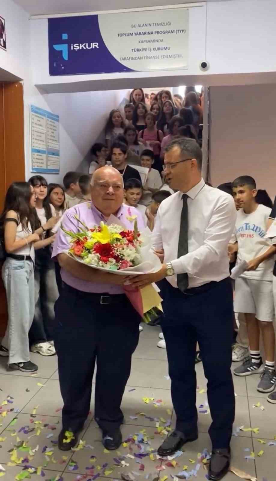 Okul m&uuml;d&uuml;r&uuml;ne duygusal veda
