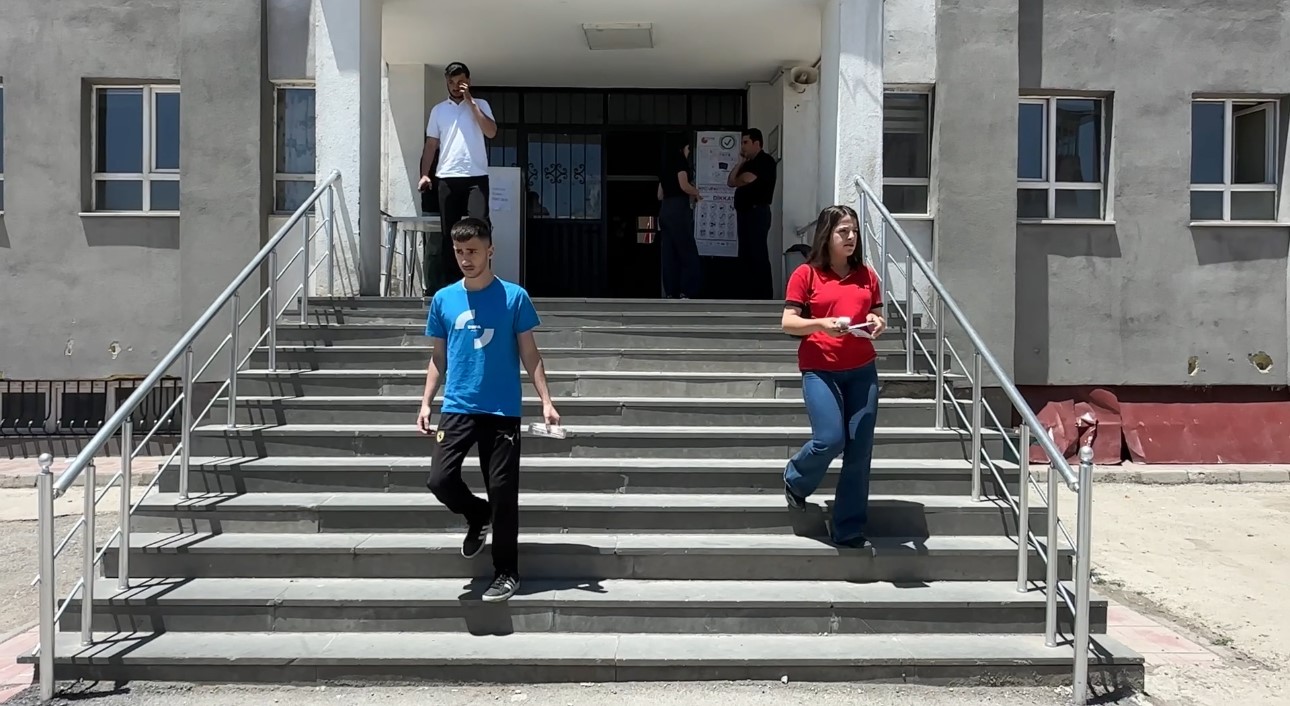 Yüksekova’da YKS’nin ikinci oturumu sona erdi