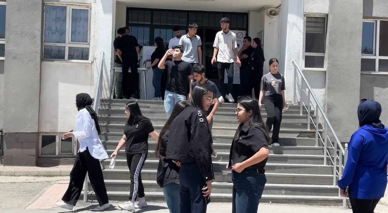 Y&uuml;ksekova&rsquo;da YKS&rsquo;nin ikinci oturumu sona erdi
