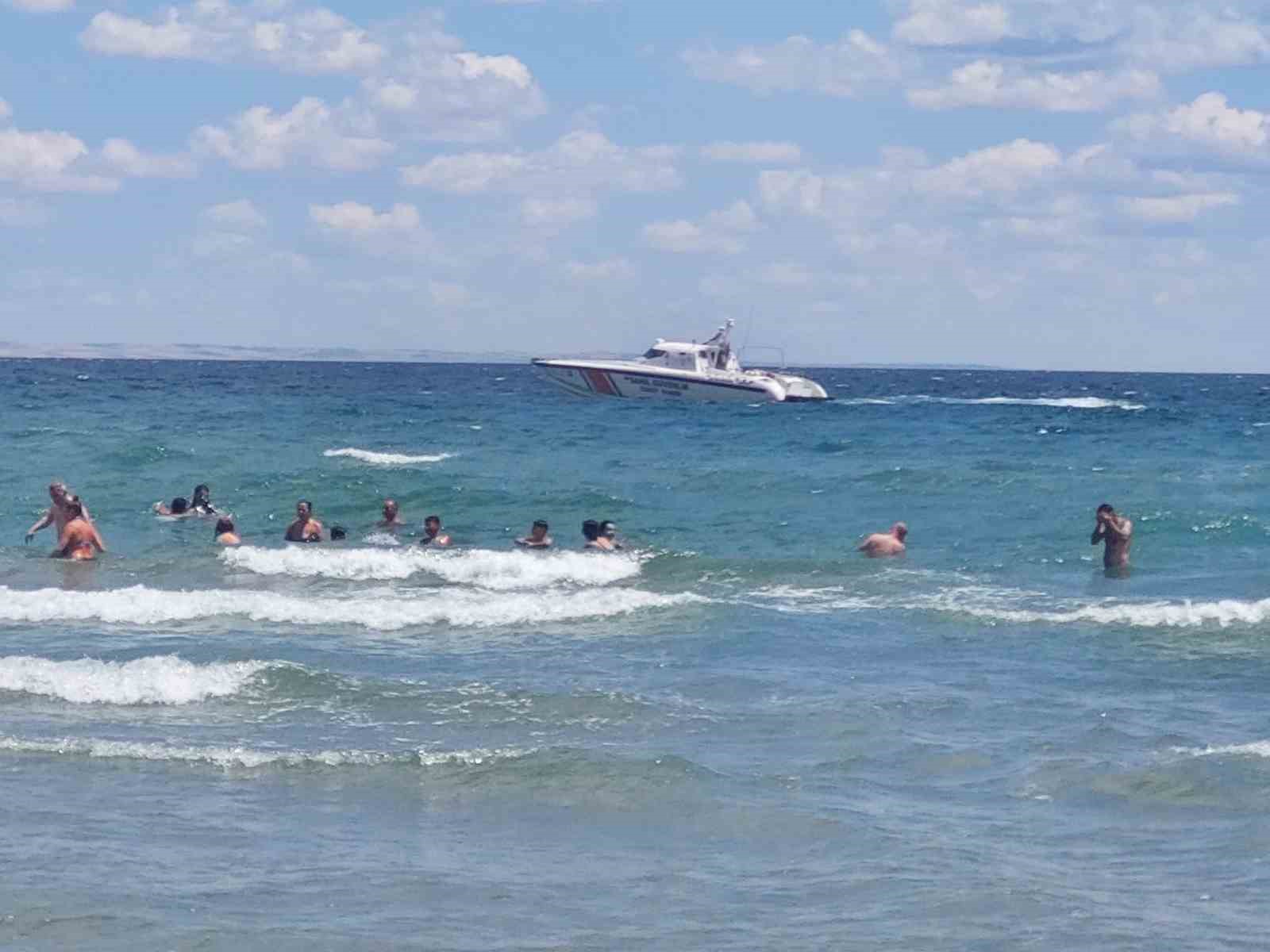 Denize giriş yasaklandı: Jandarma karadan, sahil g&uuml;venlik denizden uyarıyor
