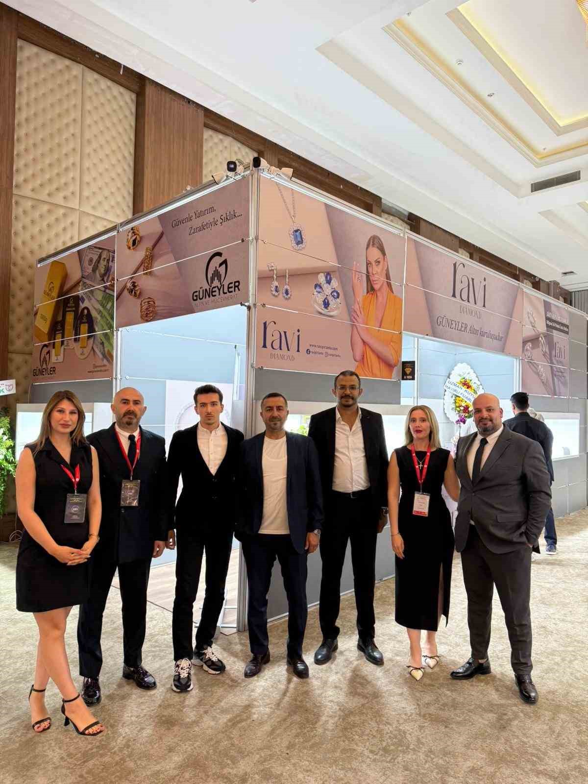 Kuyumculuk fuarında Ravi pırlanta dikkatleri üzerine çekti