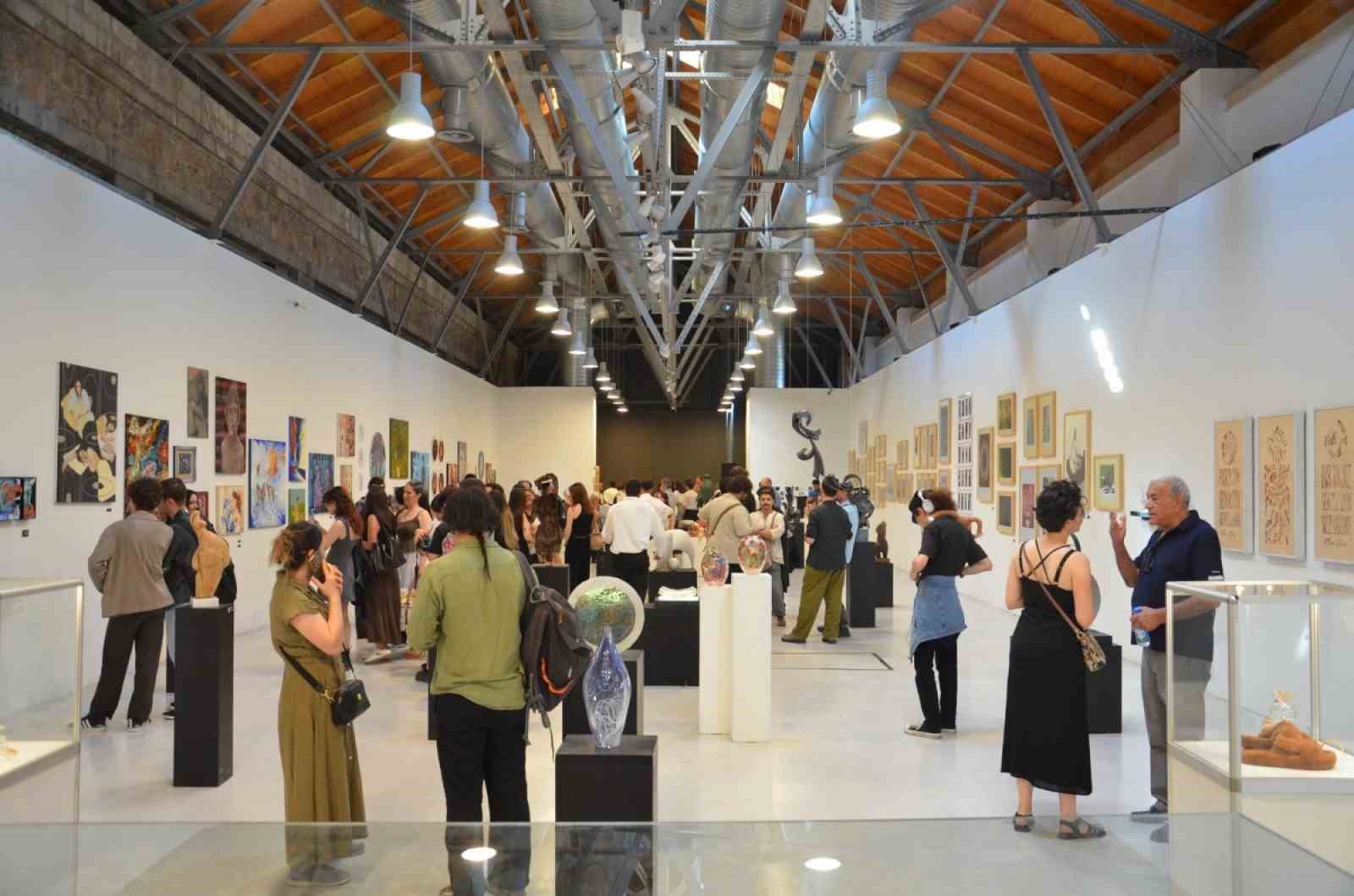 Anadolu &Uuml;niversitesi GSF 40. yılını "Y&ouml;r&uuml;ngeler" sergisiyle kutladı
