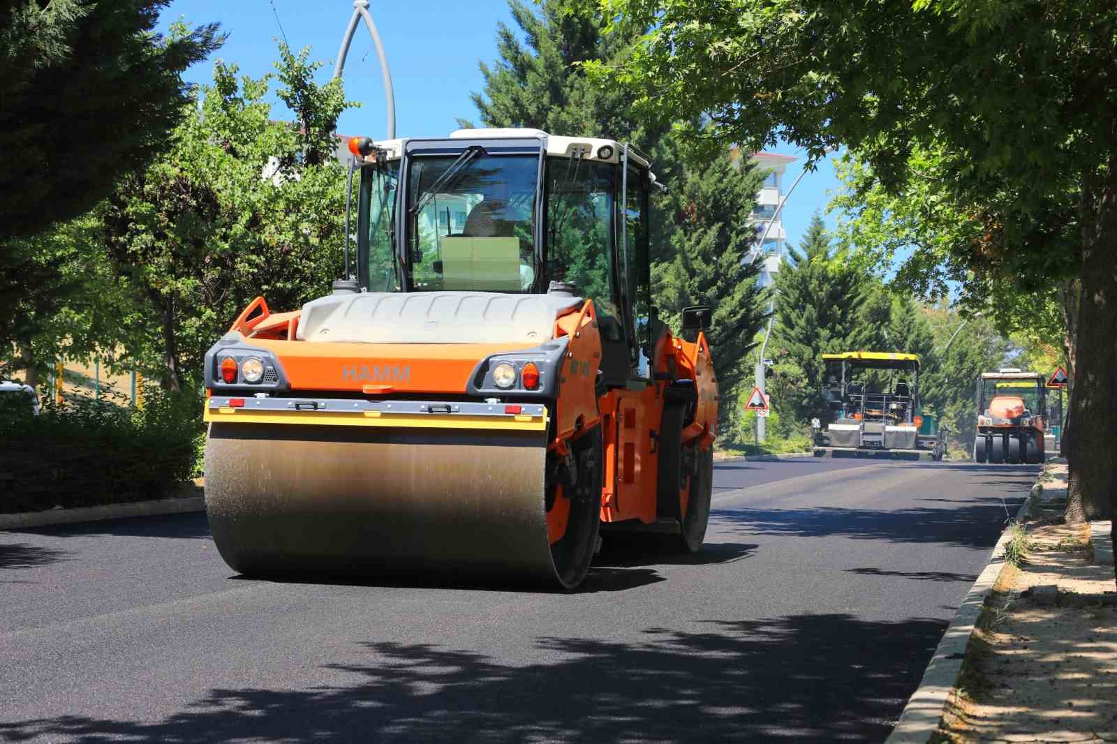 Elazığ’da  yol bakım ve asfalt çalışmaları sürüyor