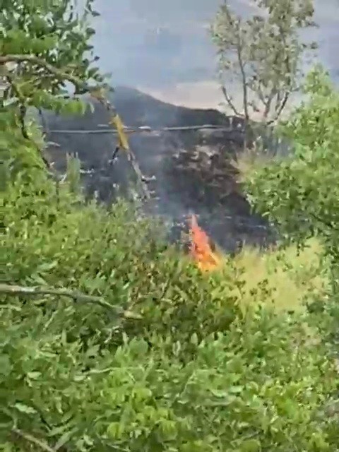 Karab&uuml;k&rsquo;te anız yangını b&uuml;y&uuml;meden s&ouml;nd&uuml;r&uuml;ld&uuml;
