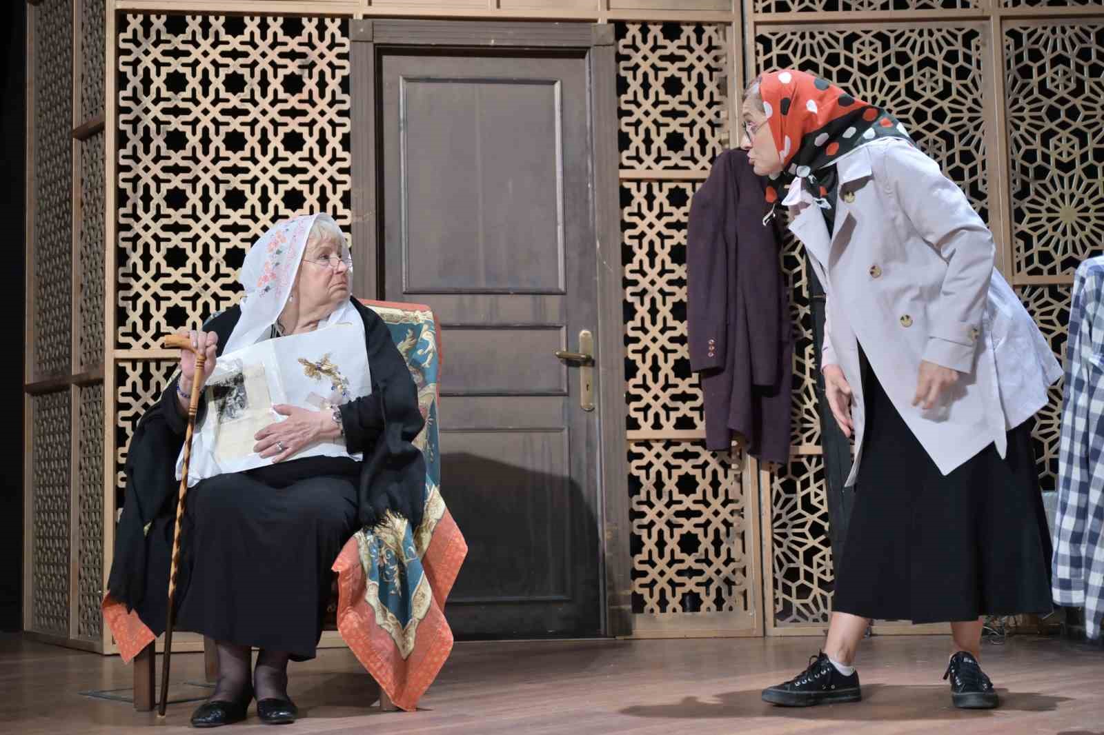 Esenyurt’ta Sanat Rüzgarı Esti: "Ocak" Tiyatro Oyunu Büyük Beğeni Topladı