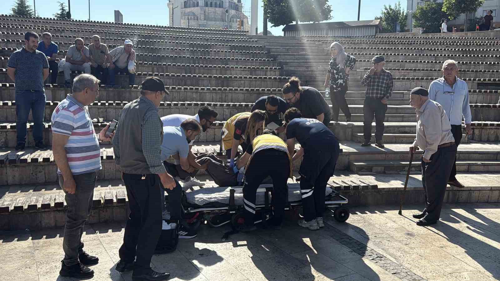 Bıçaklanarak yaralandı, saldırgan kayıplara karıştı