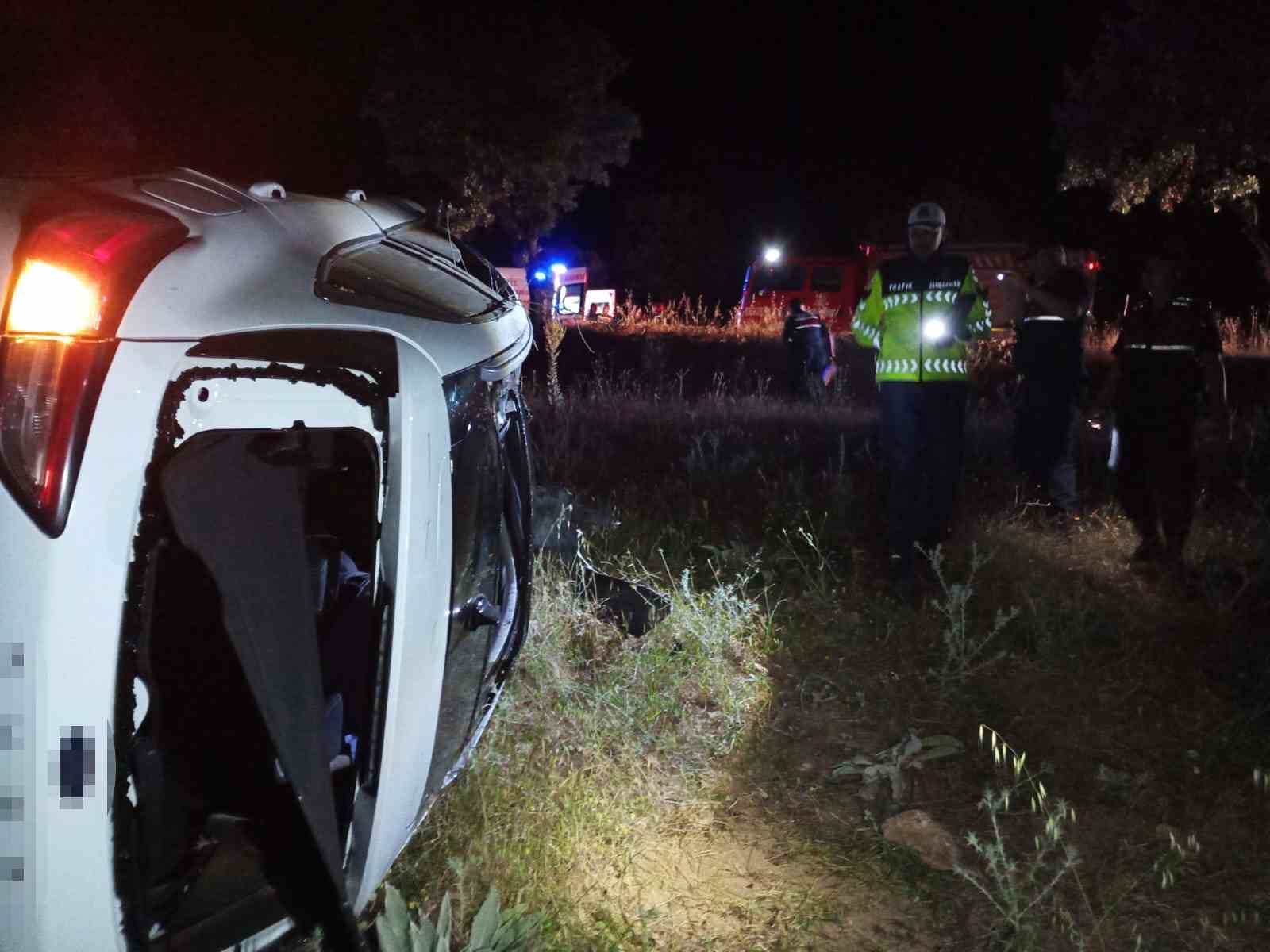 Dursunbey’de otomobil şarampole uçtu: 1 ölü, 1 yaralı

