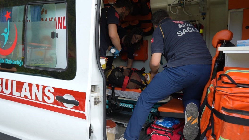 Çocuğunu kurtarmak için suya atlayan anne hayatını kaybetti