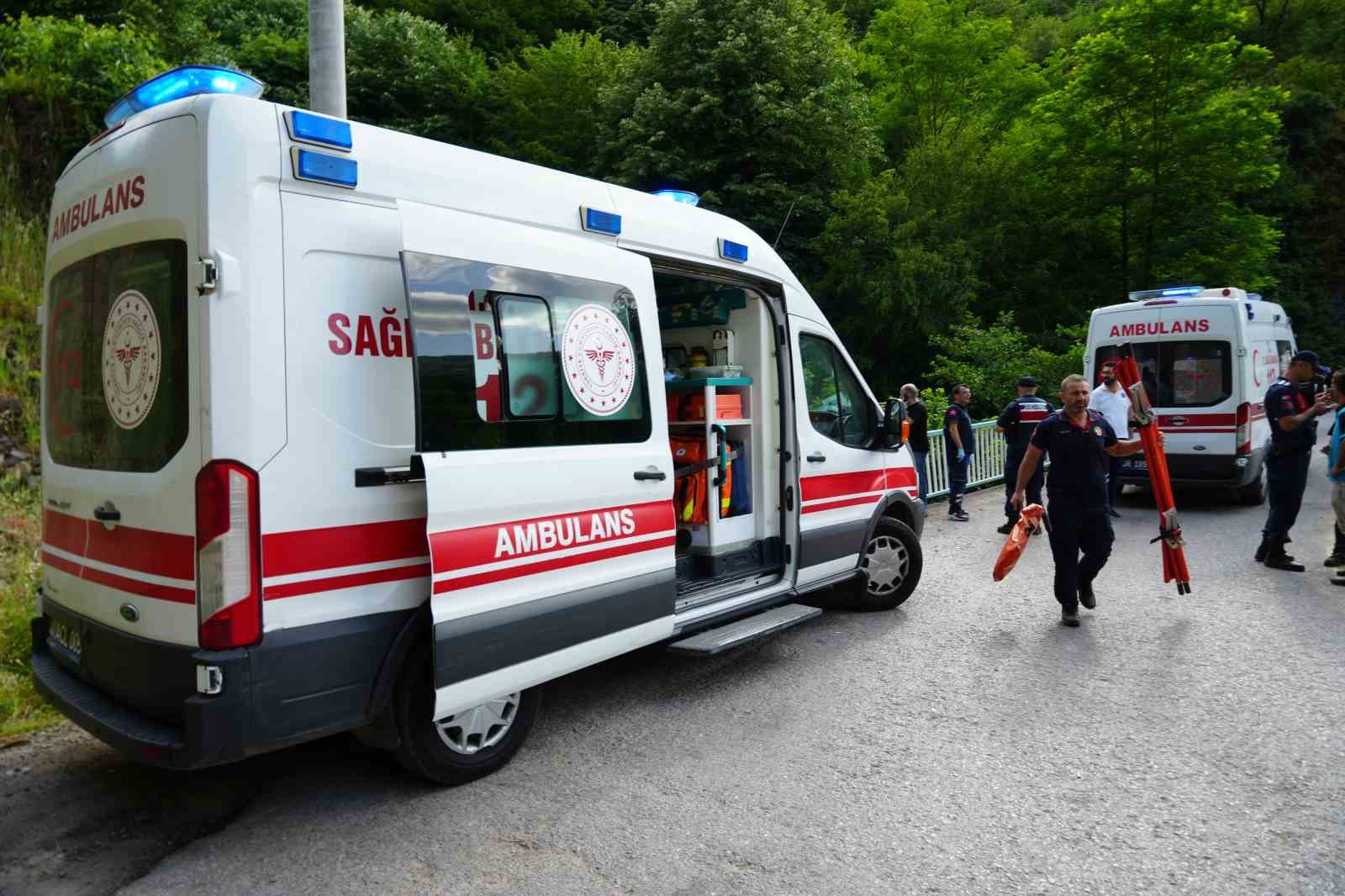 Çocuğunu kurtarmak için suya atlayan anne hayatını kaybetti
