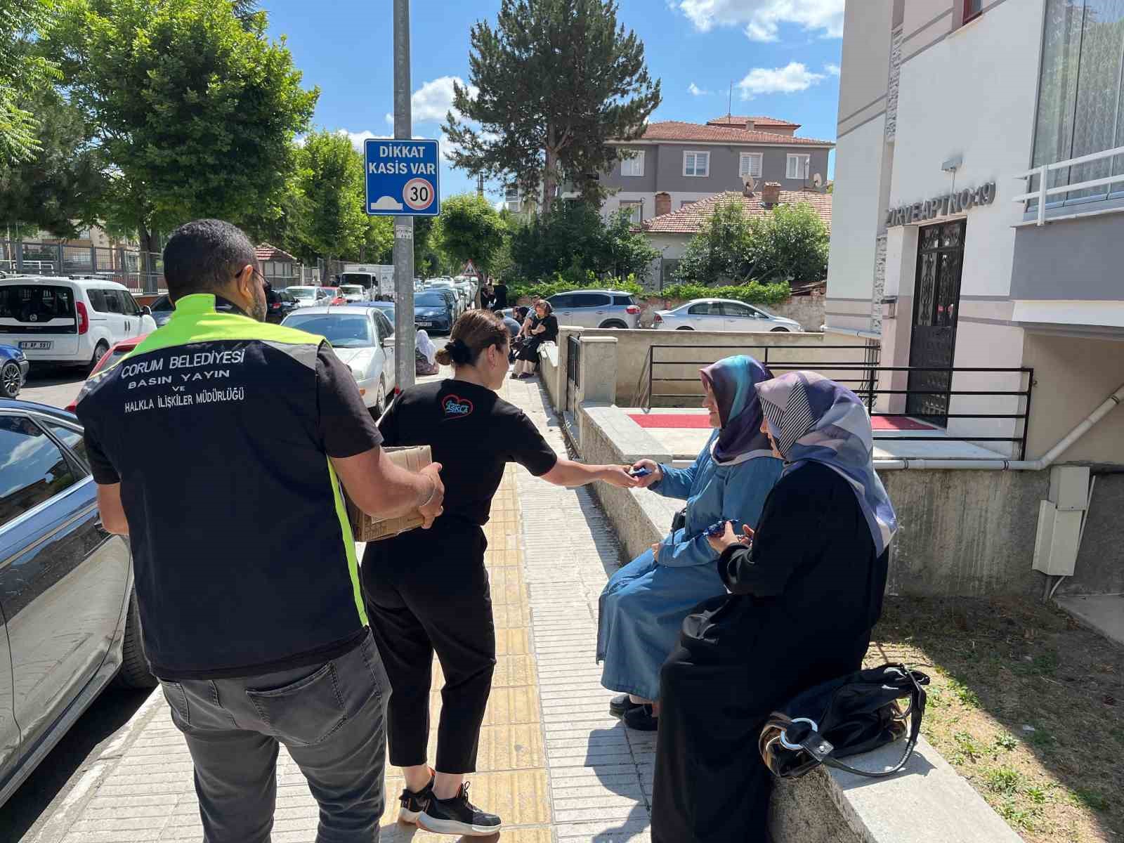 Çorum Belediyesi’nden YKS’ye giren adayların ailelerine dondurma ikramı