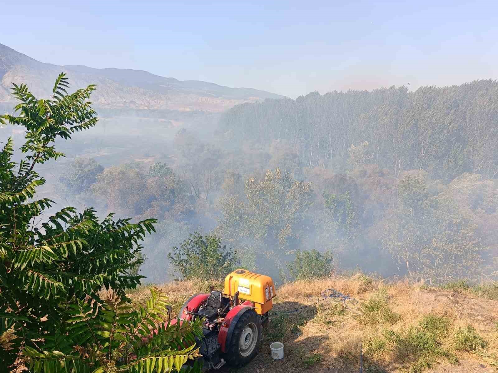 Eskişehir’de ağaçlık alanda yangın: Alevler okul lojmanına sıçradı