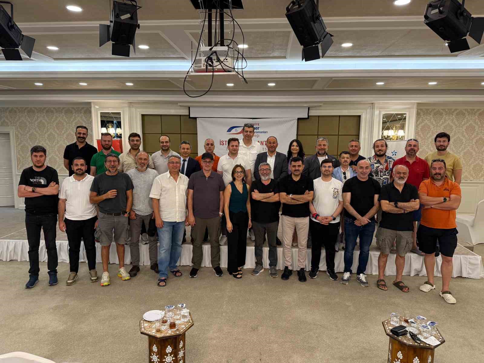 Afyonkarahisar’da haber kameramanlarının sorunları ve çözüm önerileri ele alındı