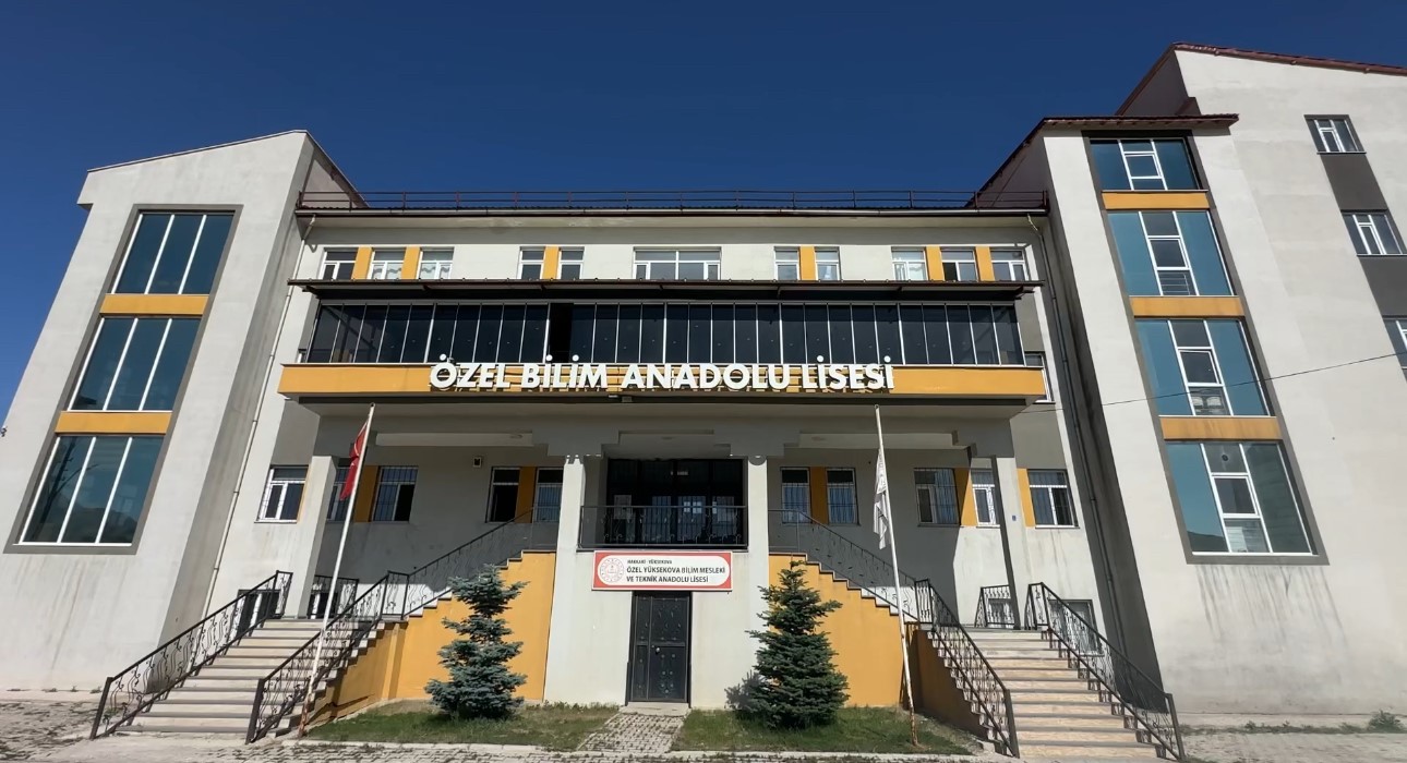 Yüksekova’da bir okulda sınava sadece 2 öğrenci girdi
