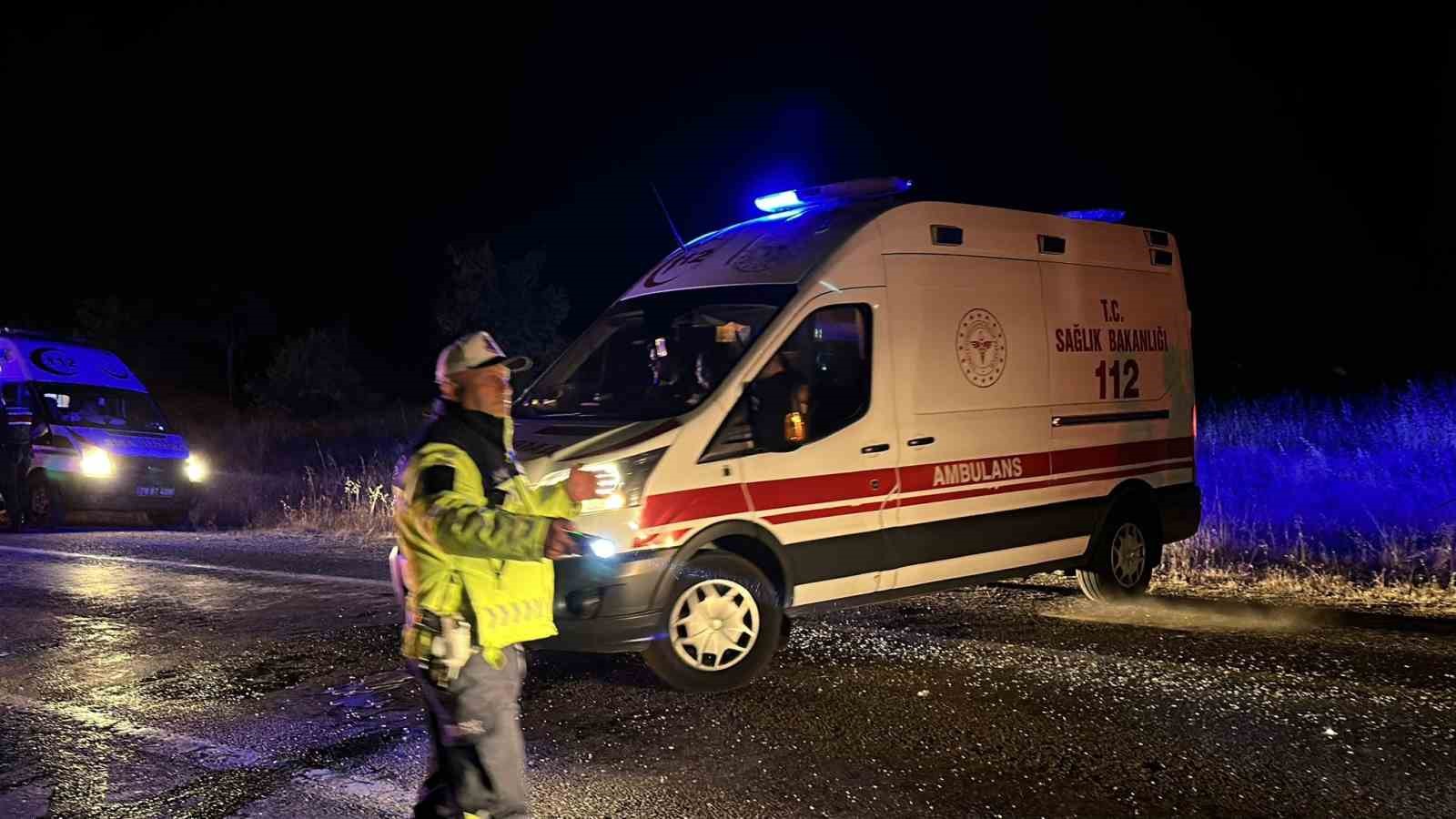 Kontrolden çıkan otomobil takla atıp ters döndü: 1’i çocuk 4 yaralı
