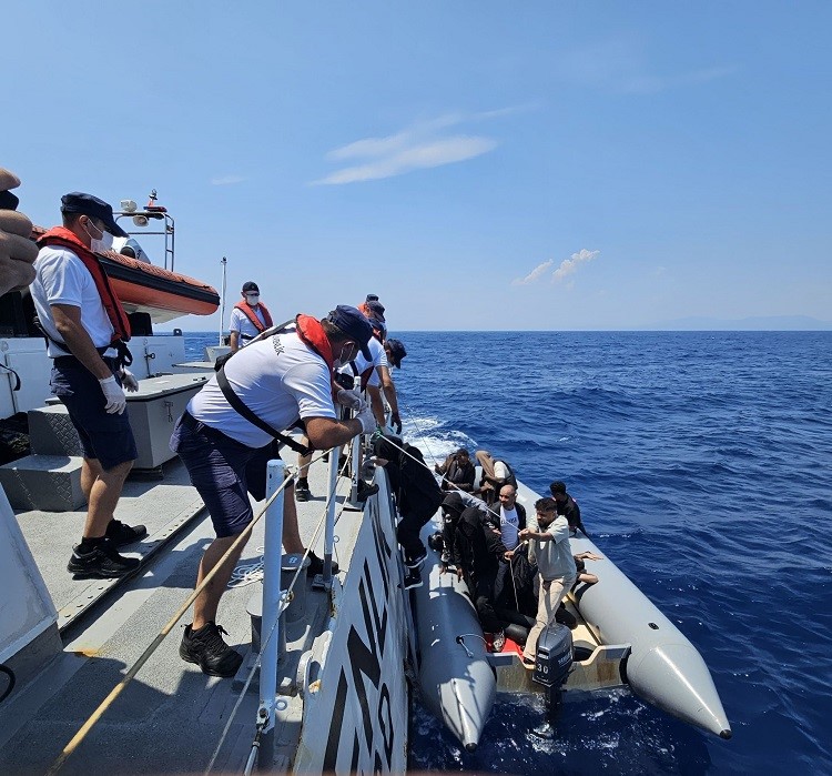 Aydın’da 18 düzensiz göçmen kurtarıldı