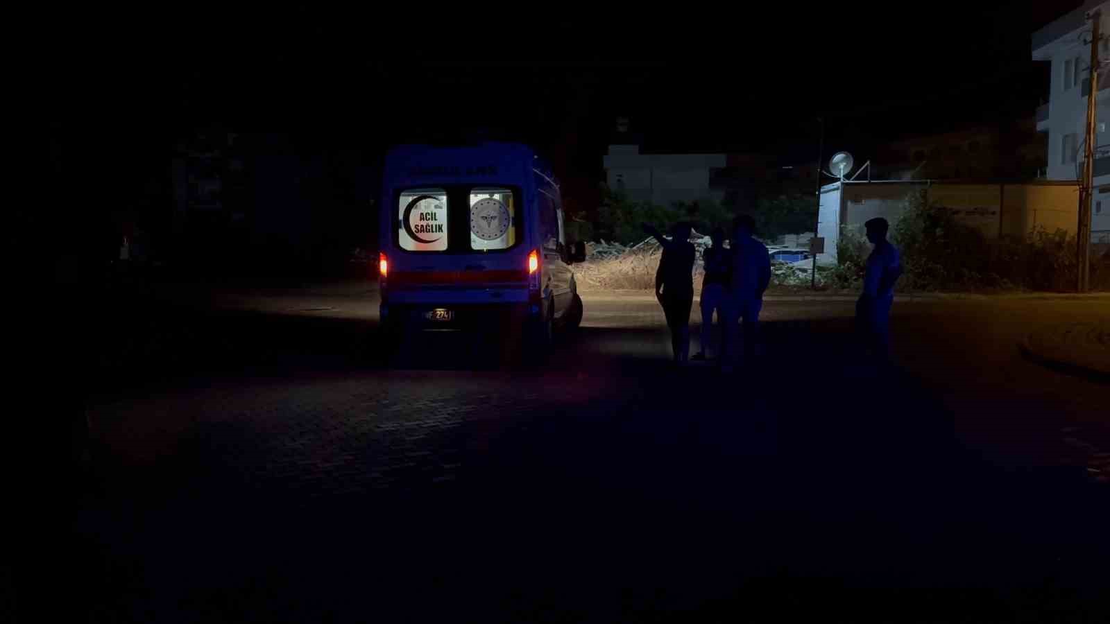 Gazipaşa&rsquo;da motosiklet park halindeki otomobile &ccedil;arptı: 1 ağır yaralı
