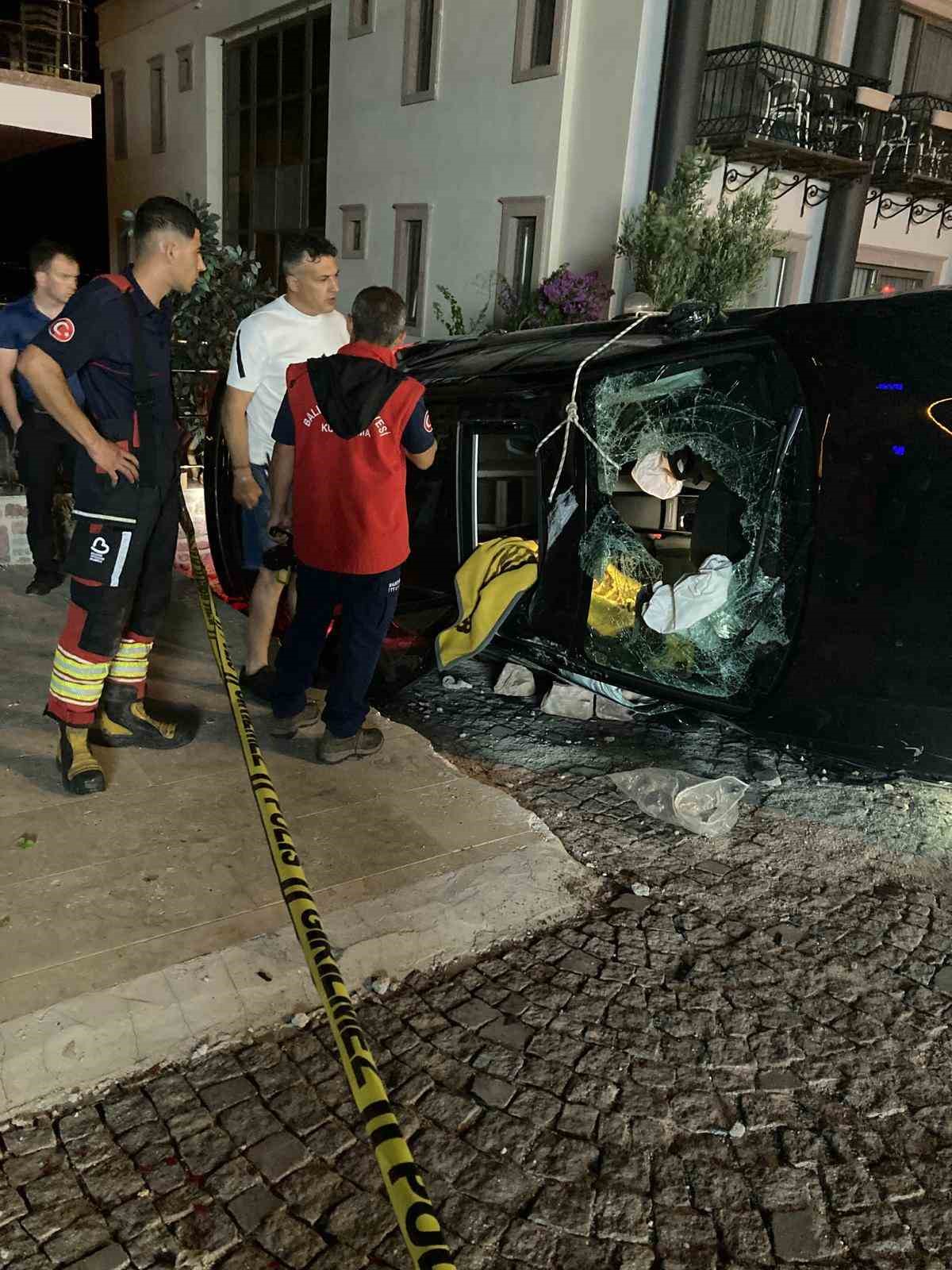 Ayvalık’ta gece yarısı feci kaza: 1 ölü, 1 yaralı