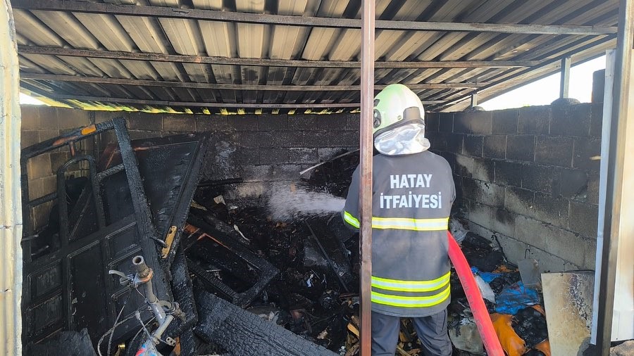 Kırıkhan’da odunluk yangını