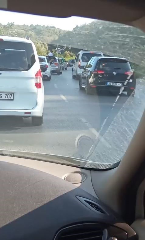 Arnavutköy’de düğün konvoyu trafiği kilitledi