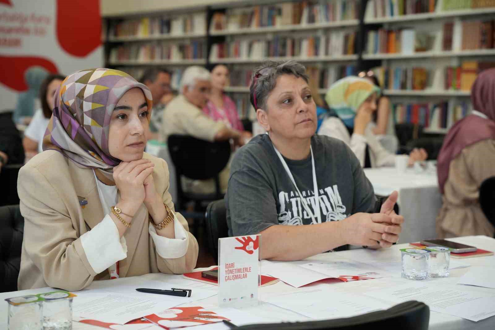 T&Uuml;RGEV&rsquo;den siber zorbalığa karşı akran nezaketi hamlesi
