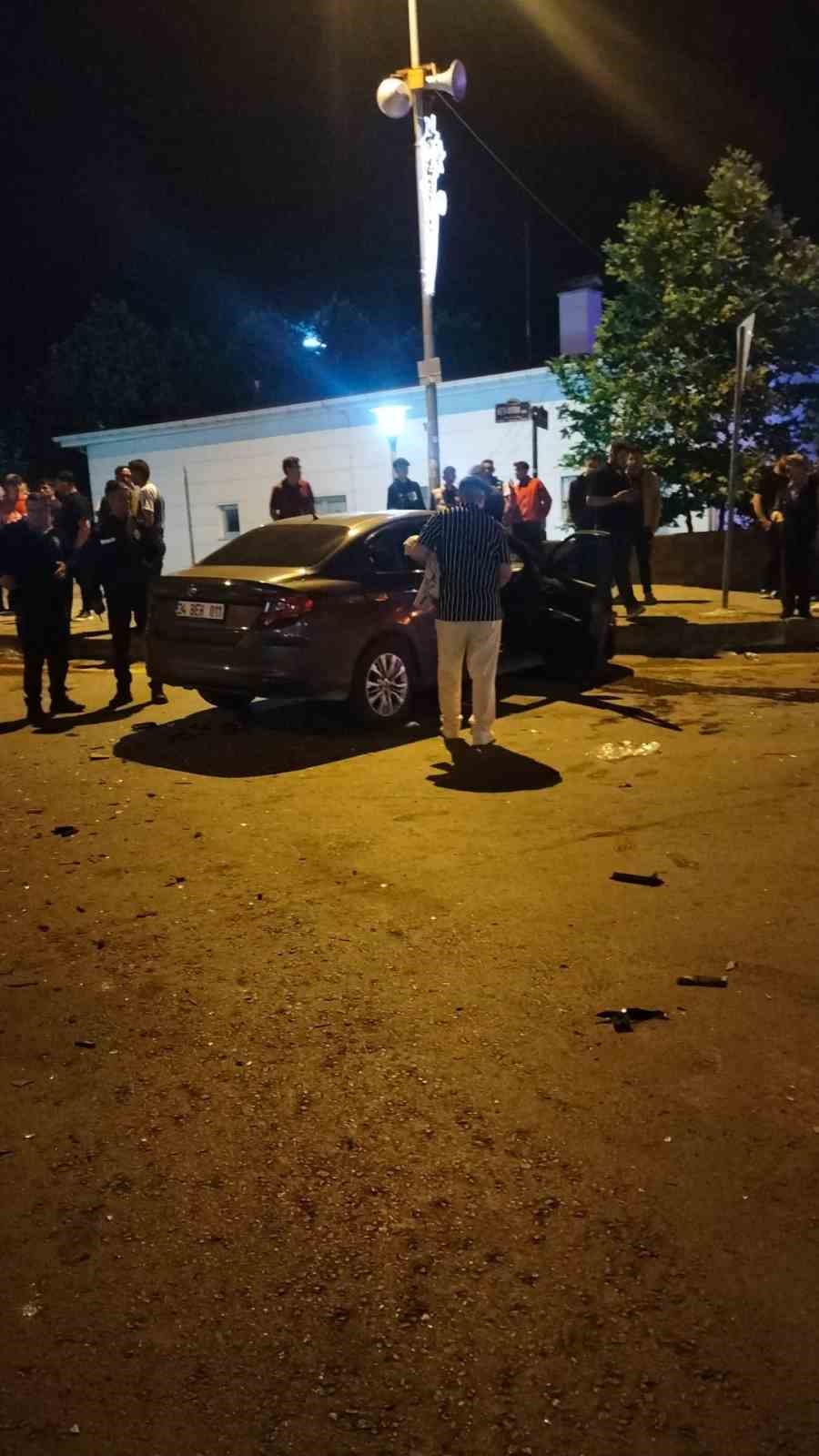 Ankara’da meydana gelen kazada bir araç kullanılamaz hale geldi
