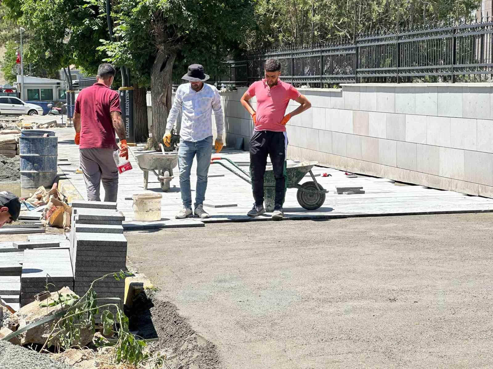Kağızman Belediyesi yaz sezonu çalışmalarına başladı
