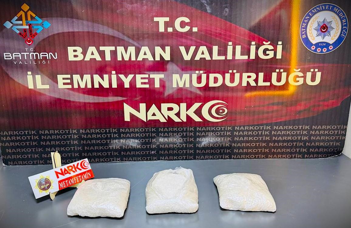 Kadın yolcunun valizinden 3 kilo uyuşturucu çıktı