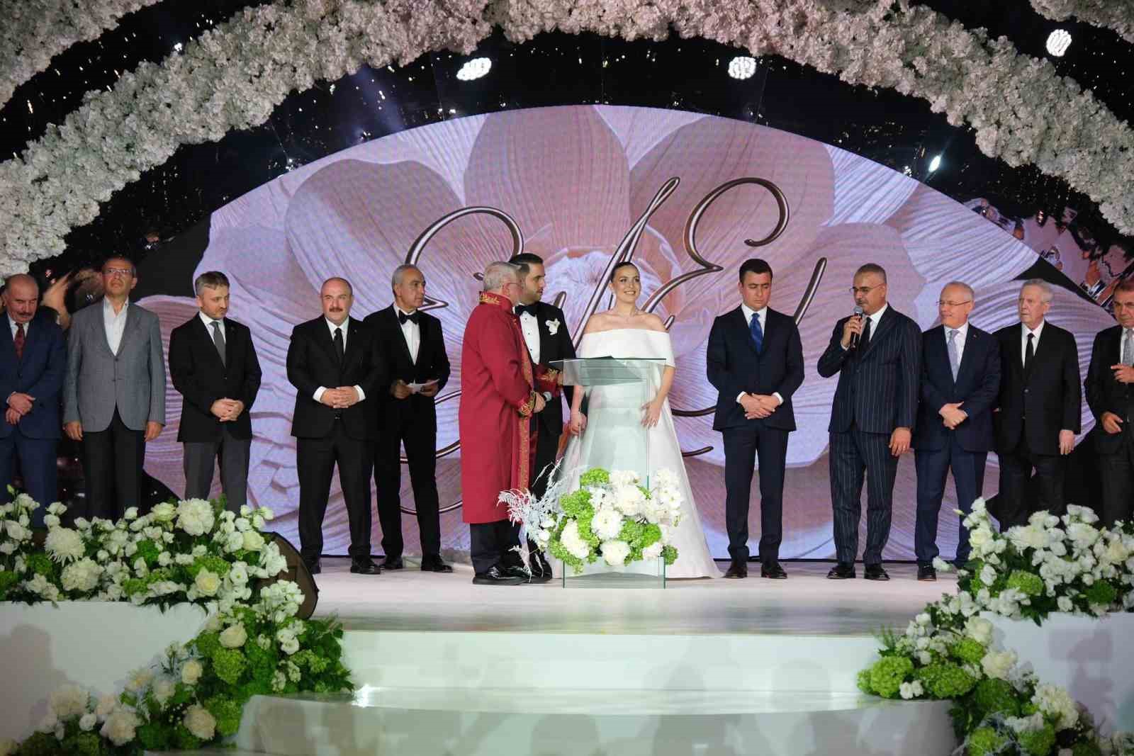 Çorum’daki düğün ünlüler geçidine sahne oldu