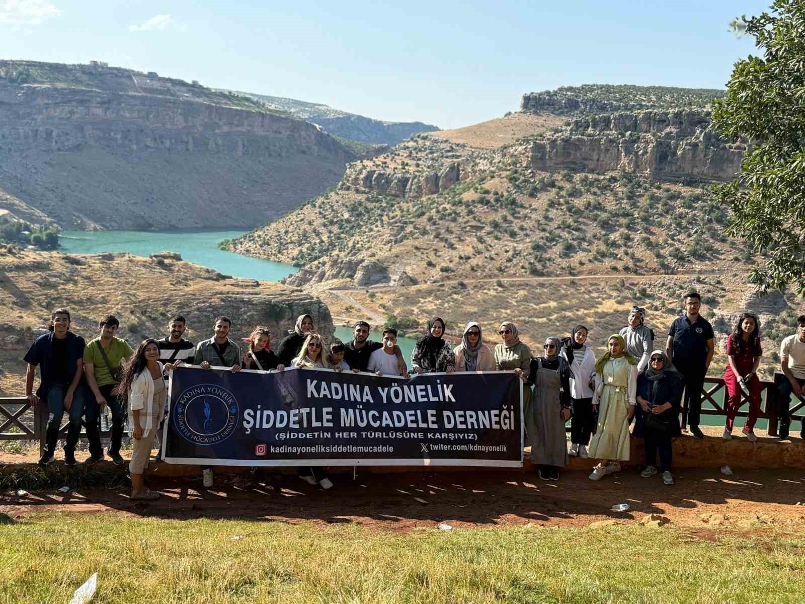 Elazığlı kadınlar ve gençler Diyarbakır’ı gezdi