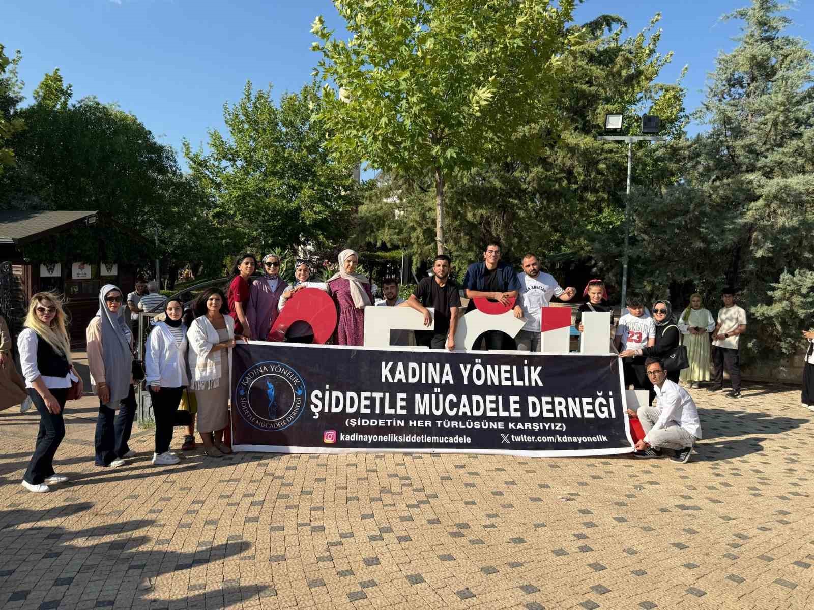 Elazığlı kadınlar ve gençler Diyarbakır’ı gezdi