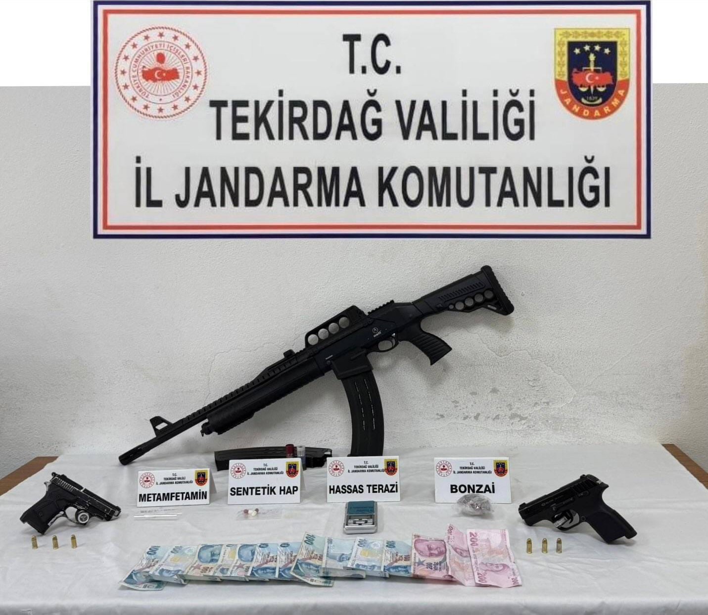 Tekirdağ’da jandarmadan ruhsatsız silah ve uyuşturucu operasyonları