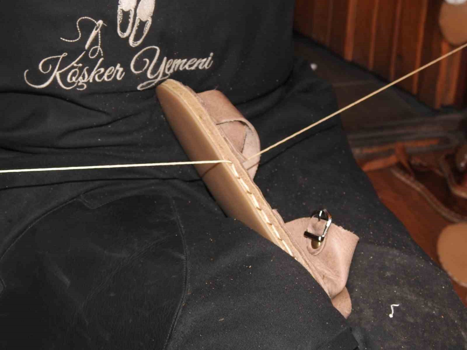 Gaziantep’te yazlık yemeni sandalet ve terliklere ilgi arttı