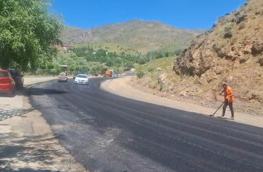 Her yıl on binlerce aracın kullandığı yolda &ccedil;alışma
