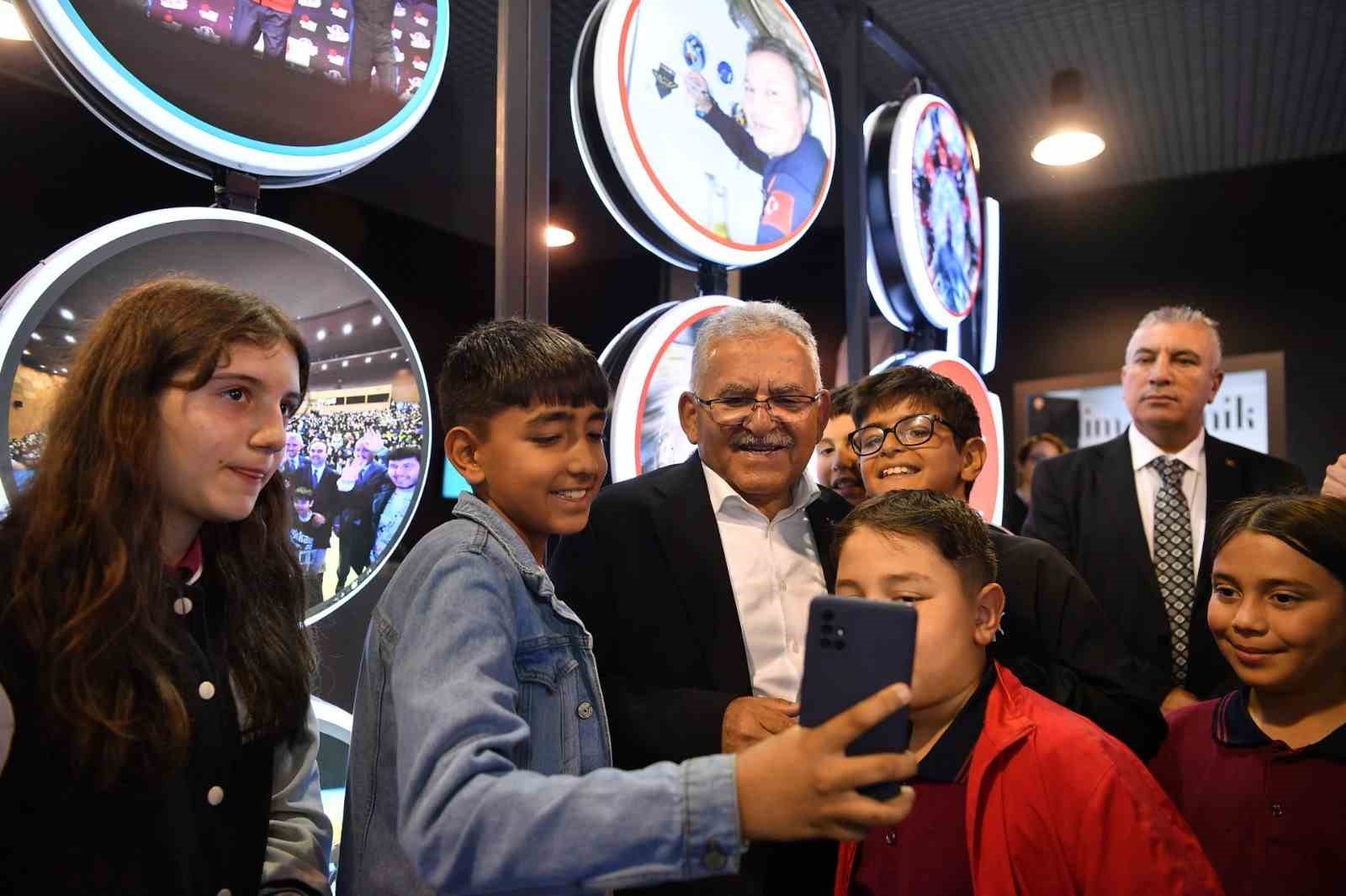 Büyükşehirin iki özel sergisine bilim meraklılarından yoğun ilgi