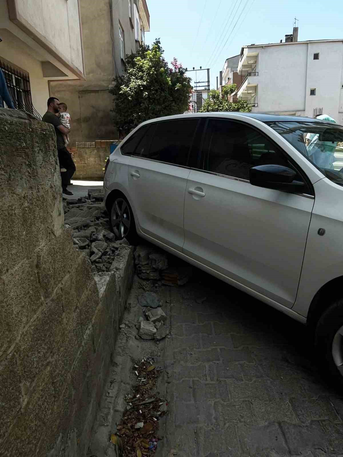 Yardım istedi, az kalsın otomobilinden oluyordu