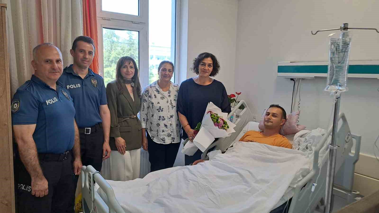 Kaza yapan polis memuruna moral