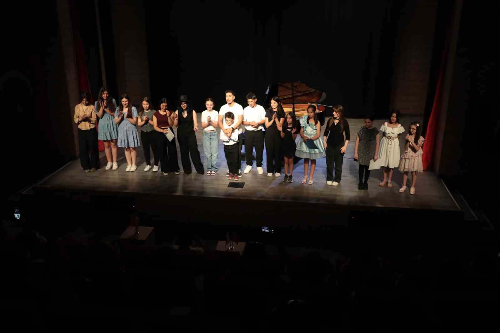 Odunpazarı Belediyesi Piyano Atölyesi’nden unutulmaz yıl sonu konseri