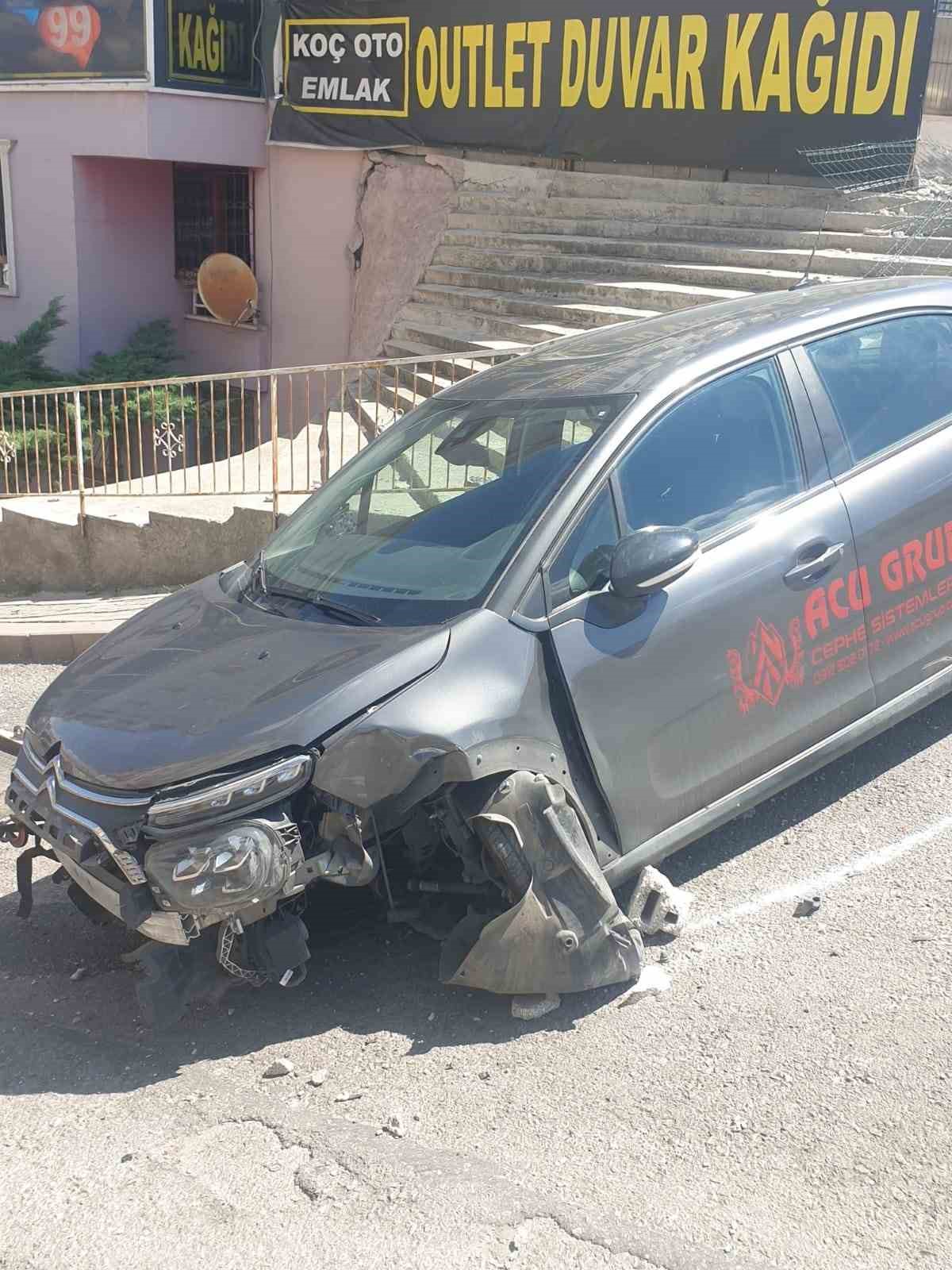 Ankara’da sürekli trafik kazalarının meydana geldiği cadde çevre sakinlerini tedirgin ediyor
