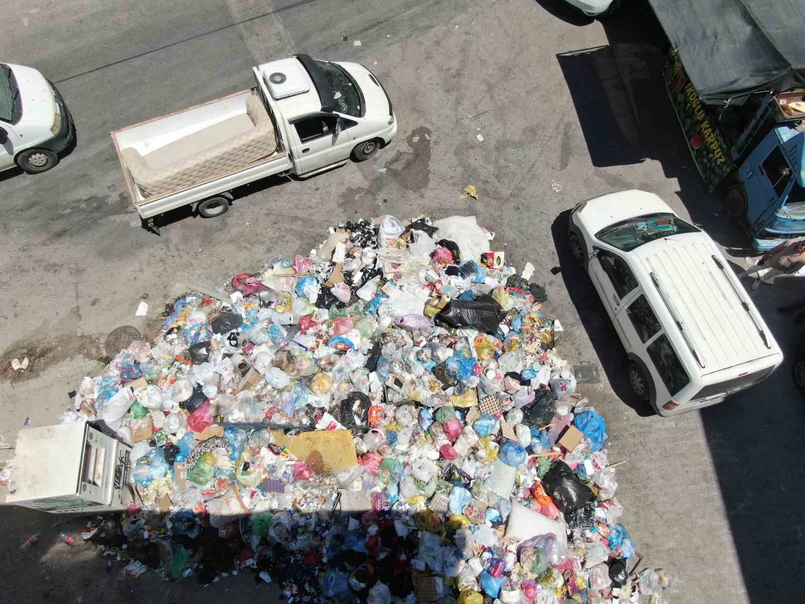 Maaş krizine &ccedil;&ouml;z&uuml;m bulamayan Başkan Duman, &ccedil;areyi iş&ccedil;i &ccedil;ıkarmakta buldu
