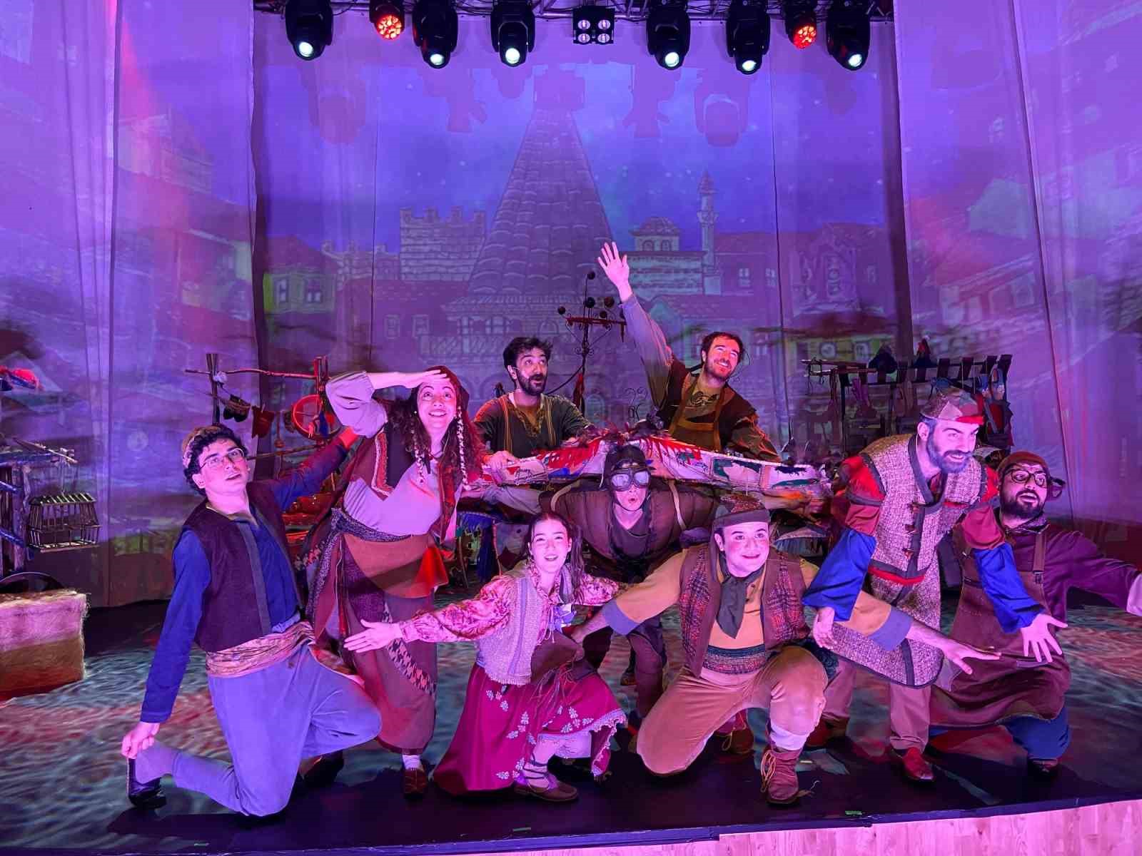 Gaziantep Şehir Tiyatrosu’na yılın tiyatro ekibi ödülü