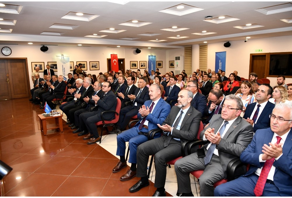 Kastamonu &Uuml;niversitesi, kurumsal akreditasyon belgesini t&ouml;renle aldı
