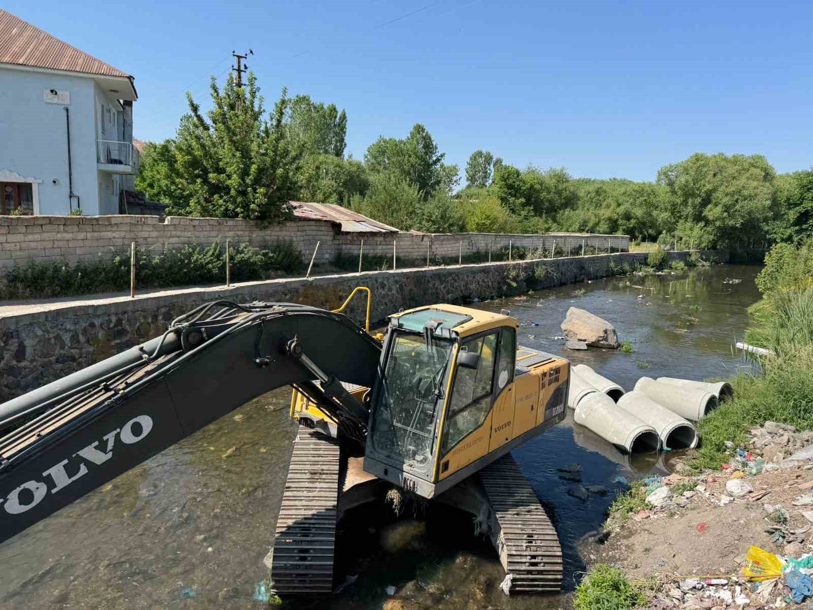 Patnos&rsquo;ta su taşkınlarına karşı &ouml;nlemler alınıyor
