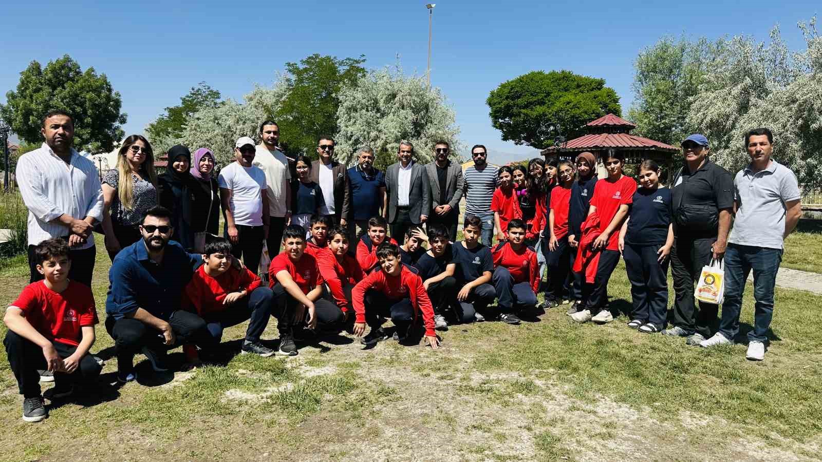 "Biz Bir Takımız" projesiyle Adıyamanlı öğrenciler Yüksekova’da buluştu
