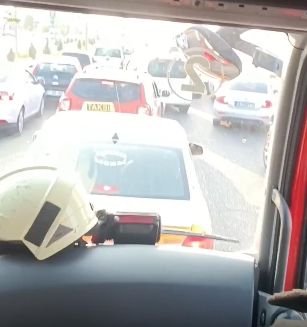 Diyarbakır’da yoğun trafik itfaiye ekiplerini engelledi