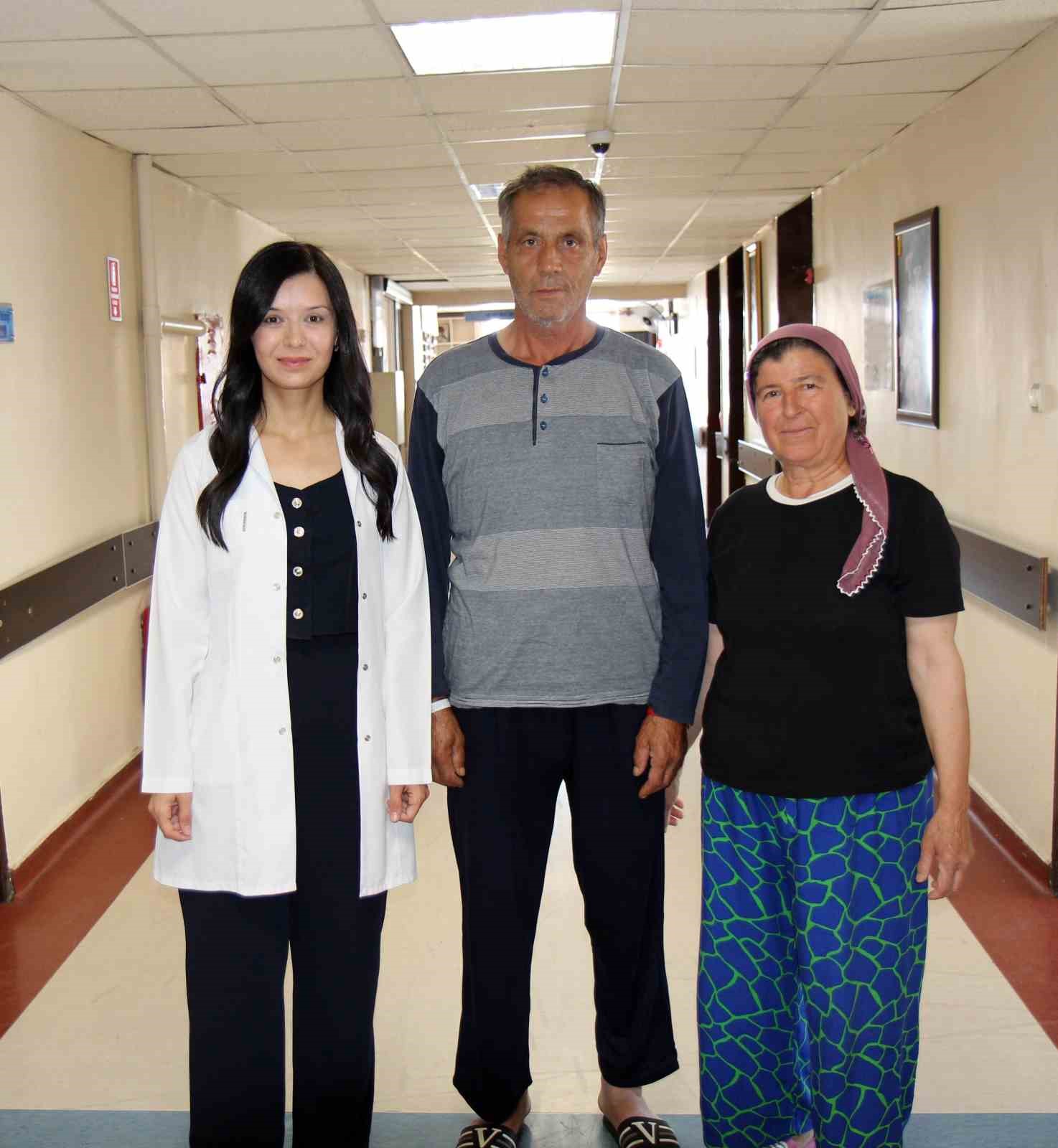 Felçli geldiği hastaneden yürüyerek çıktı
