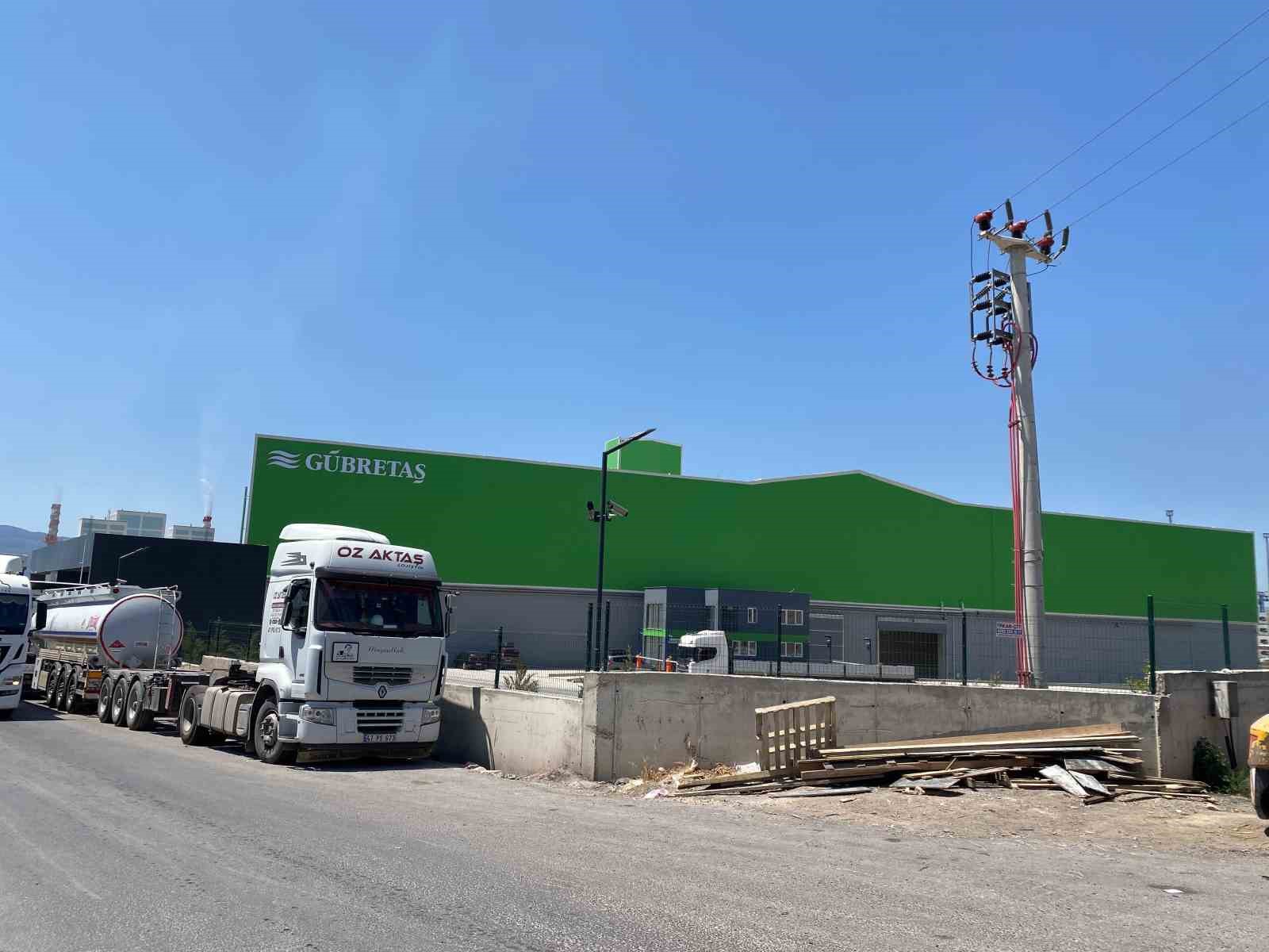 Fabrikanın çatısında yangın çıktı
