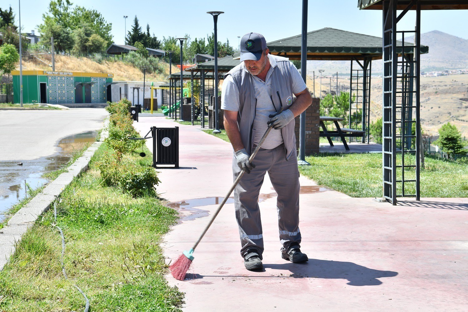 Yeşilyurt’ta parklar yaza hazırlanıyor
