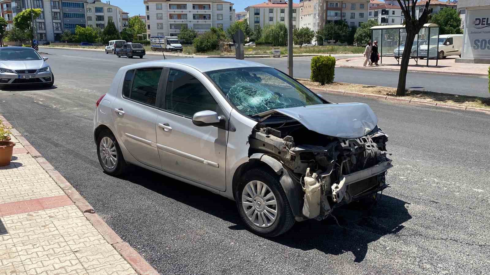 Elazığ’da otomobiller çarpıştı, faciadan dönüldü
