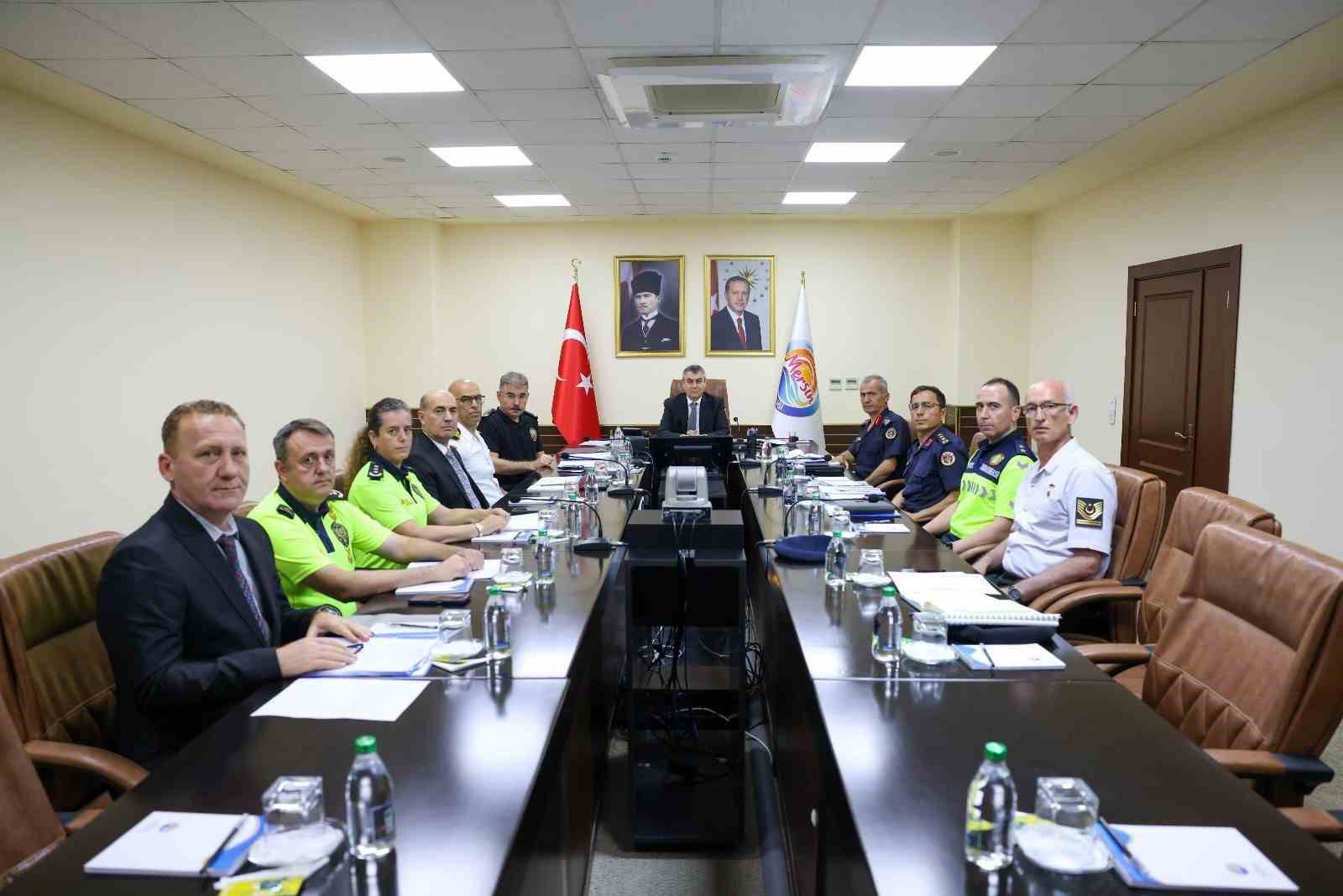 Mersin’de son bir haftada 826 aranan şahıs yakalandı
