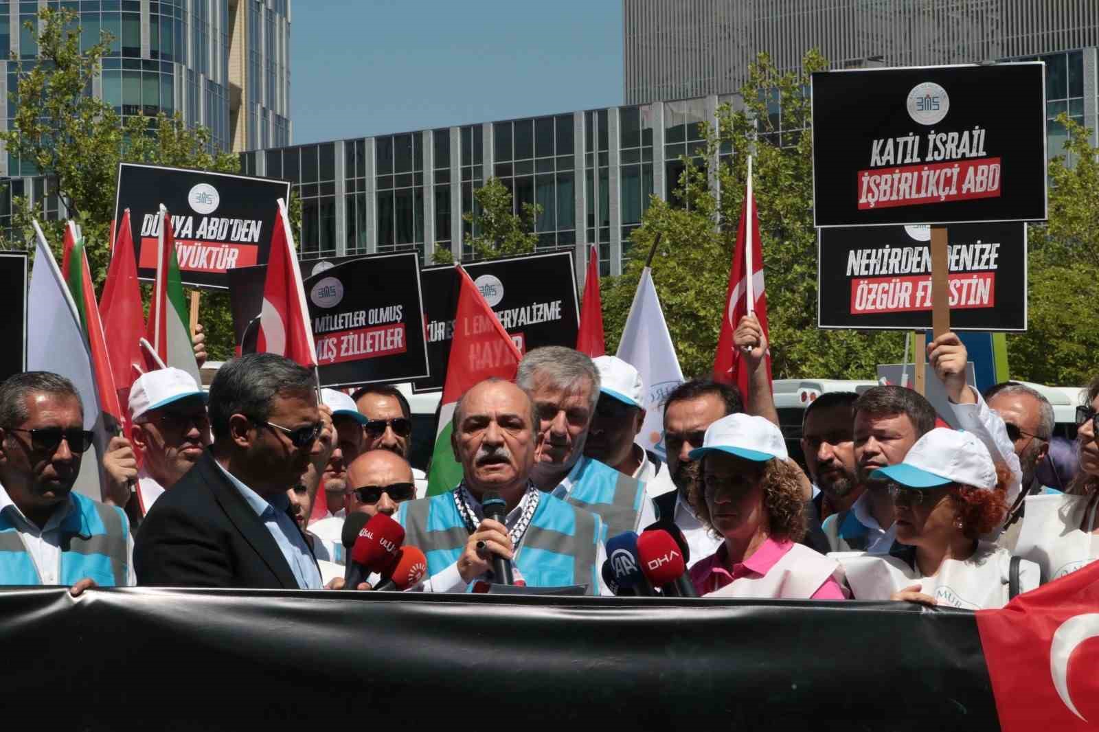 Büro Memur-sen’den ABD Büyükelçiliği önünde siyah çelenkli protesto